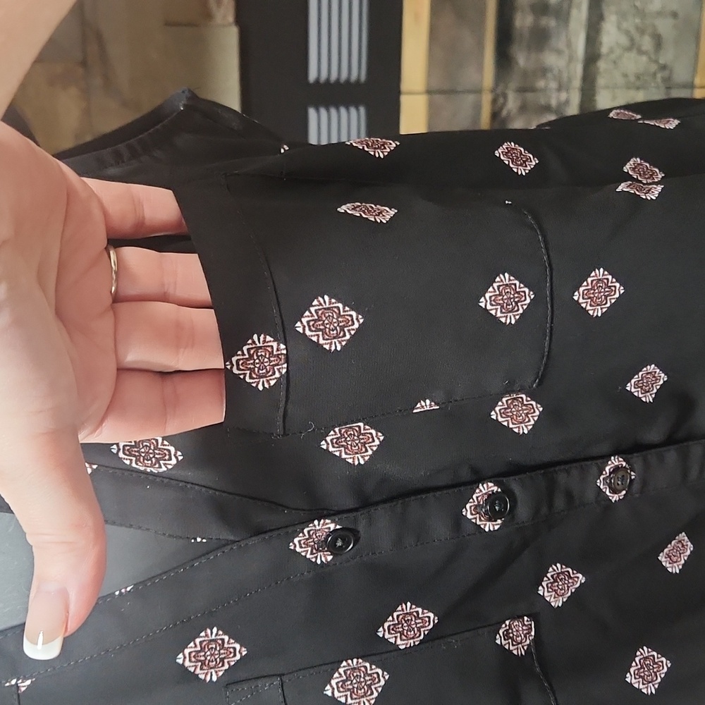 EXPRESS Sleeveless button-down top - Picture 3 of 10